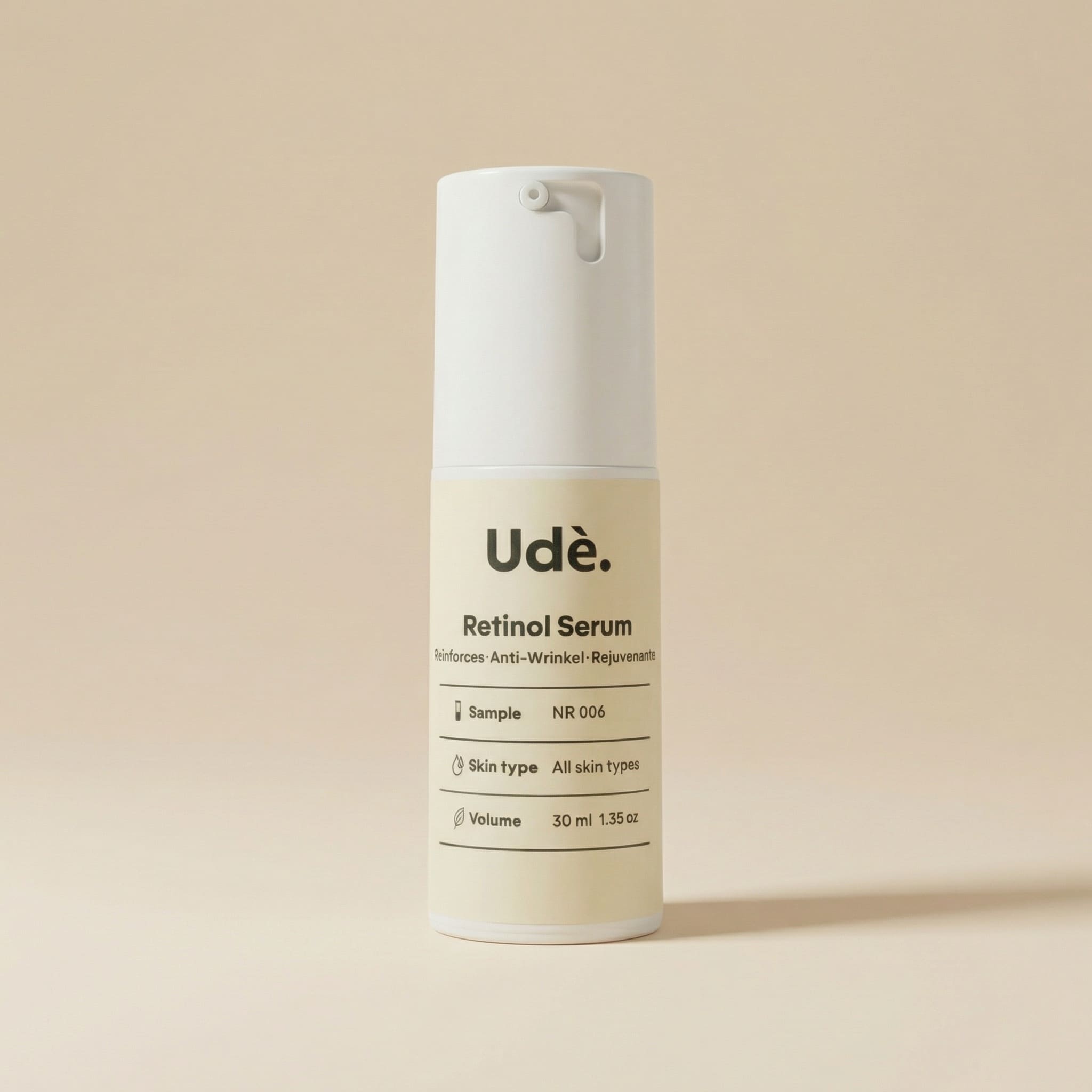 retinol serum in glazen flesje, huidvernieuwend serum dat fijne lijntjes en onzuiverheden helpt verminderen